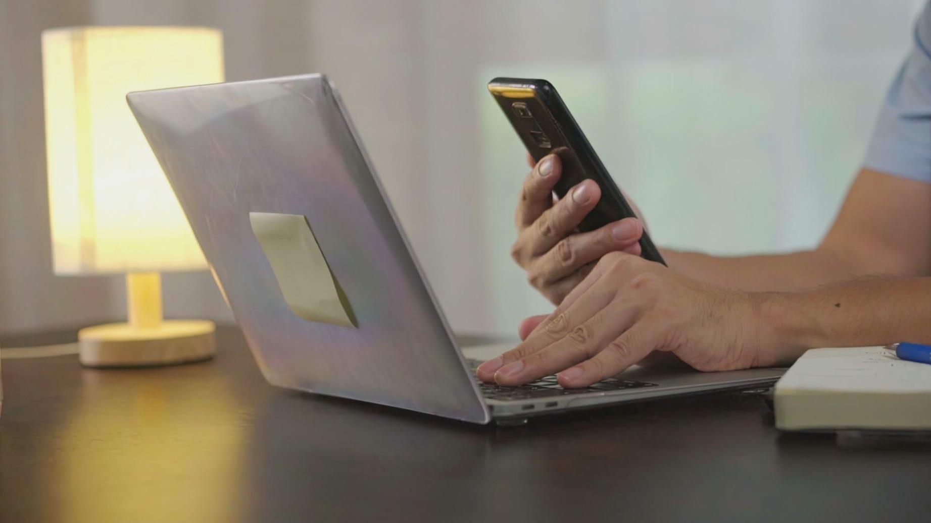 Espace de travail moderne et collaboratif chez zoriveniqo